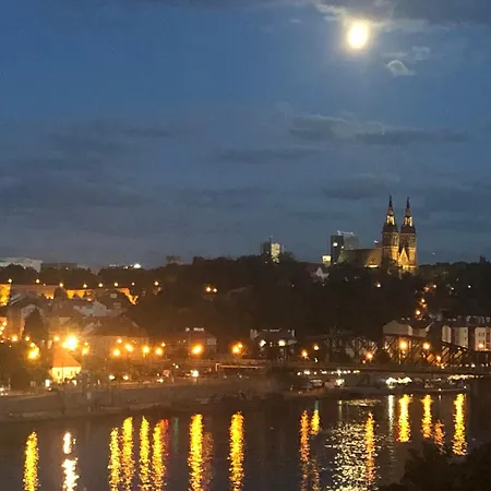 Super Solo Traveler's Loft With Stunning Views * Prague